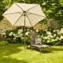 Siena Garden Rasendorn Universal für Schirmstöcke im Garten mit Liege und Sonnenschirm.
