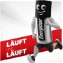 Energizer CR 2032 Lithium Knopfzelle als Comicfigur beim Laufen.