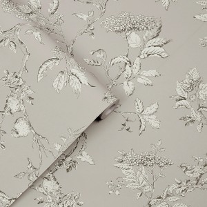 Laura Ashley Vliestapete Elderwood Steel mit Blüten- und Beerenmuster auf stahlgrauem Grund.