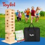 Toyfel Riski Wackelturm aus Kiefernholz mit 54 Blöcken, Platte und Tasche. Kinder spielen im Hintergrund.