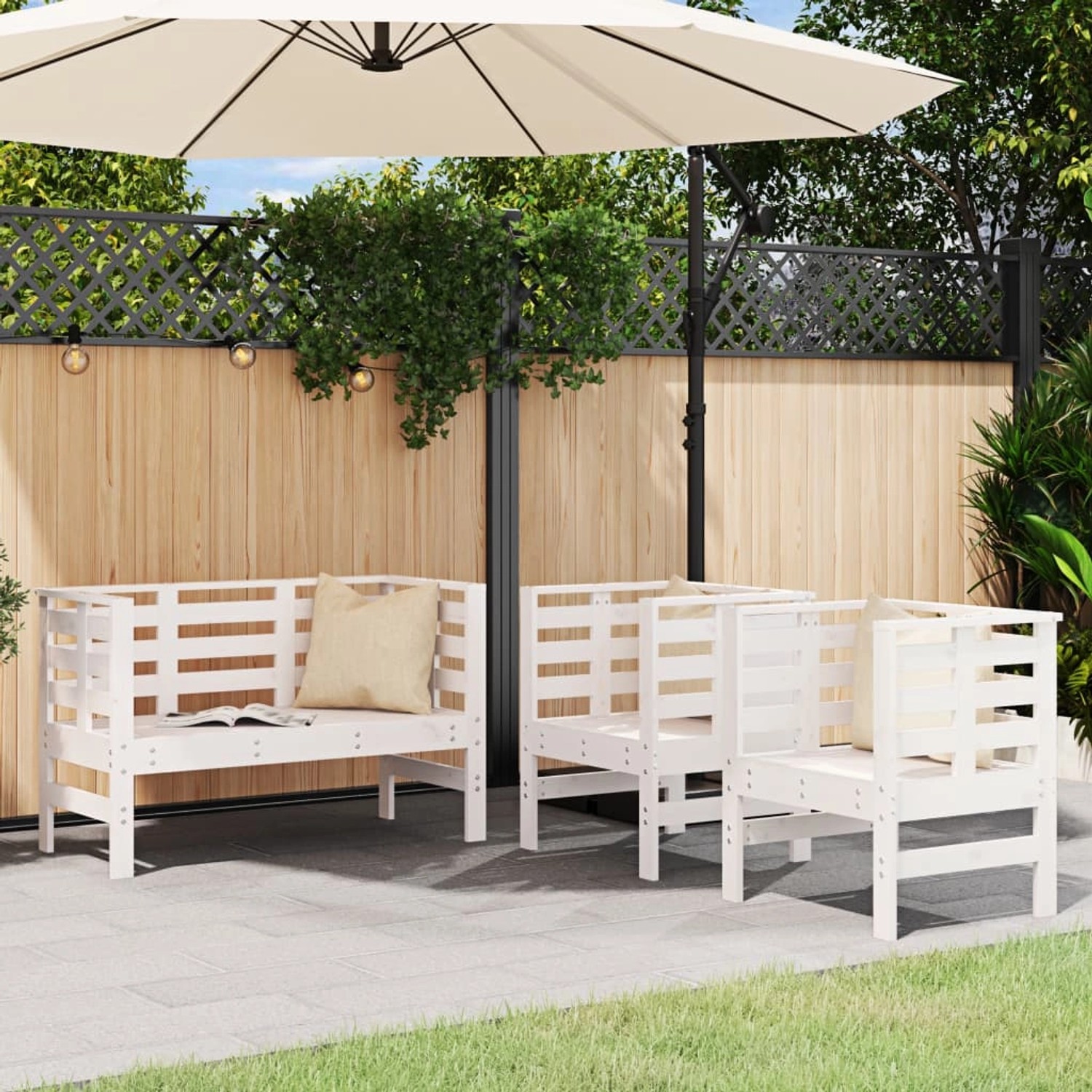vidaXL Garten-Lounge-Set, 3-teilig, weißes Kiefernholz, mit Bank und Stühlen unter Sonnenschirm.