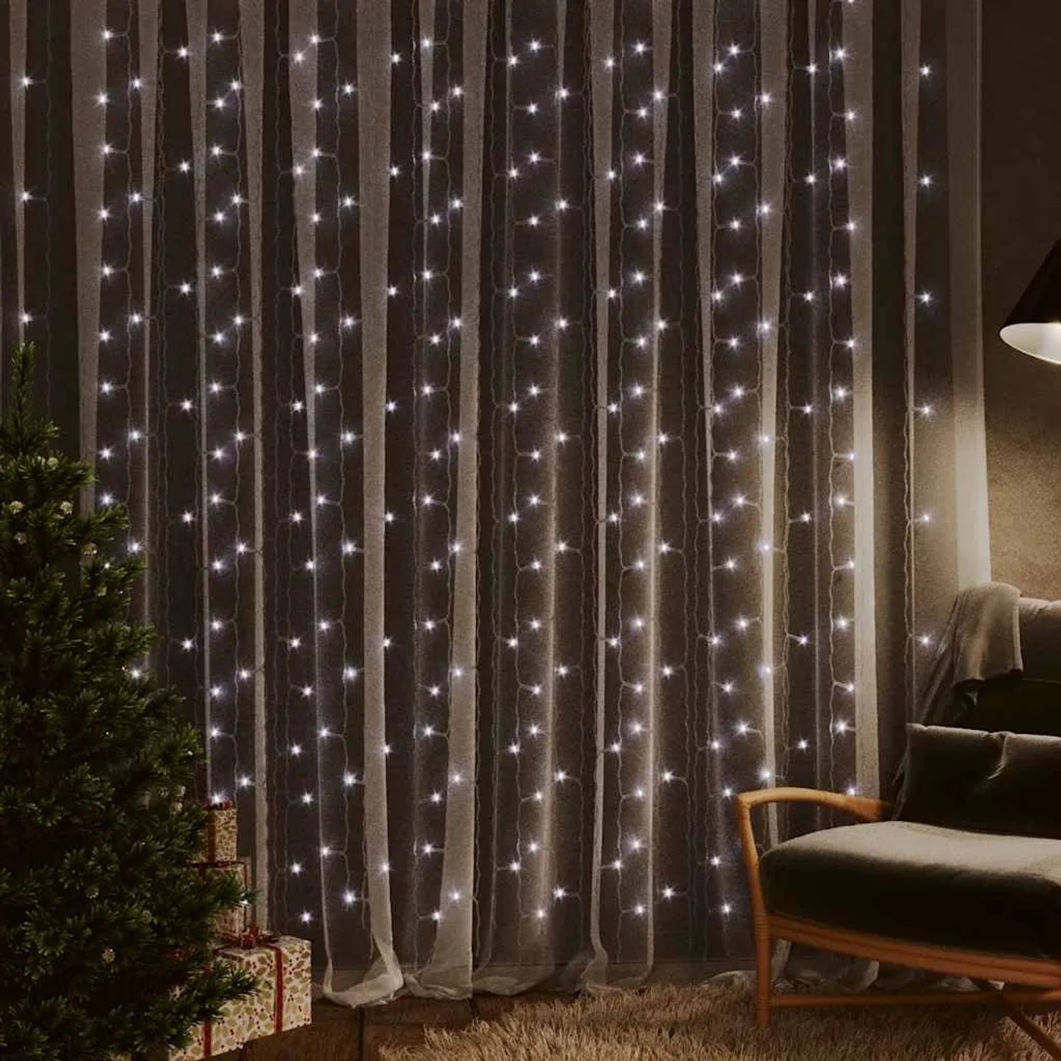 vidaXL LED-Lichtervorhang 3x3m mit 300 kaltweißen LEDs als festliche Weihnachtsdekoration im Innenbereich.
