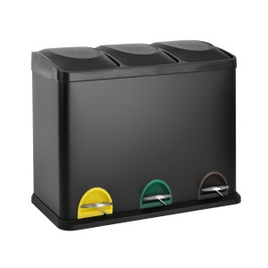 Schwarzer Svita Mülleimer TC3X15 mit 3 Fächern (45L) zur Mülltrennung. Treteimer aus pulverbeschichtetem Stahl.