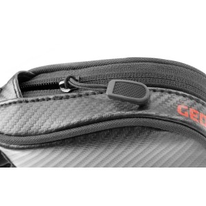 Detailaufnahme: Gedore red Bike-Set Tasche mit Reißverschluss und Carbon-Optik.