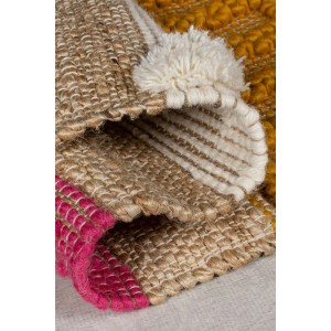 Nahaufnahme des Flair Rugs Hochflorteppich Medina Jute. Zeigt mehrfarbige Texturen aus Jute, Wolle und Baumwolle mit Pompom.
