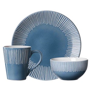 18-teiliges, blaues Ritzenhoff & Breker Frühstücks-Set Banda: Teller, Schale, Becher mit Streifenmuster.