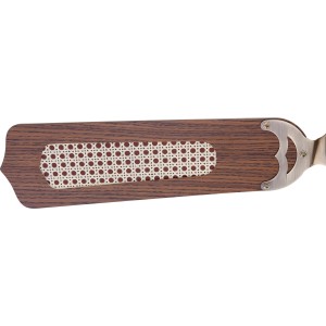 Detailaufnahme: Flügel des GLOBO Deckenventilators Champion in Eiche mit Rattaneinlage.