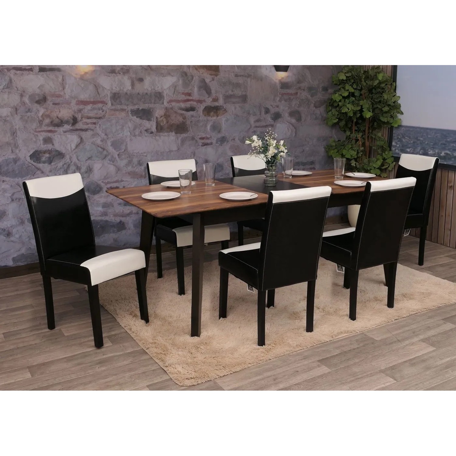 MCW Esszimmerstuhl Littau 4er-Set, schwarz-weißes Kunstleder, dunkle Massivholzbeine, gepolstert.