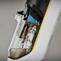 Detailaufnahme des Schmutzwassertanks des Kärcher Akku-Saugwischers FCV 3 mit Schmutzpartikeln.