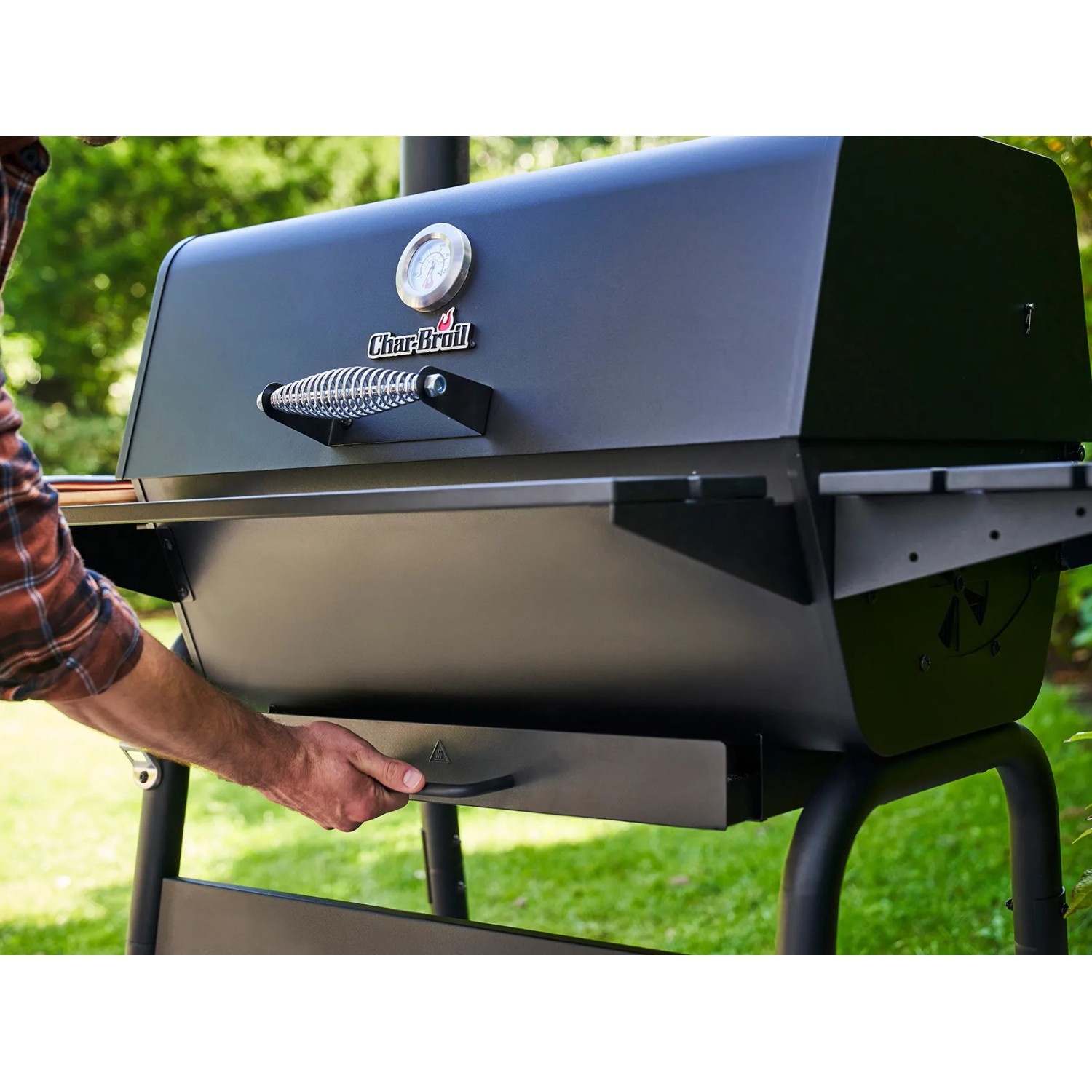 Char-Broil Holzkohlegrill Charcoal L mit Aschefänger und Deckelthermometer.