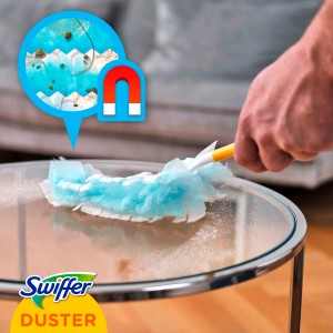Swiffer Staubmagnet Nachfüllpackung, 9 Stück. Staubwischer mit Febreze Duft im Einsatz.