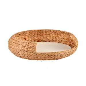 Katzenkorb Bira Größe 5: Robuster Tierkorb aus Wasserhyazinthe mit weichem Kissen.