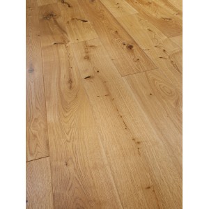 Verlegtes, mattes Parador Parkett 3060 Rustikal Eiche Landhausdiele mit Holzstruktur.