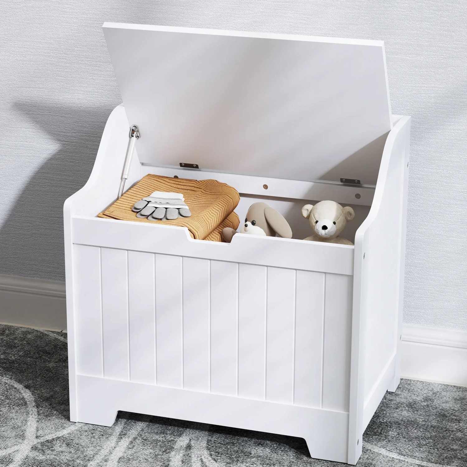 Weiße HOMCOM Truhe/Aufbewahrungsbox mit offenem Deckel, gefüllt mit Decke und Spielzeug.