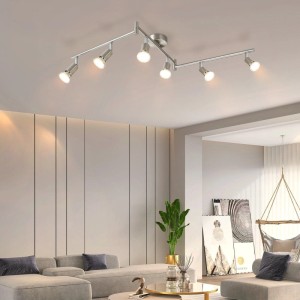 Silberner NETTLIFE Deckenstrahler aus Metall mit 6 flexiblen Spots im Chrom-Design, beleuchtet ein modernes Wohnzimmer.