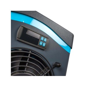Detailaufnahme der Poolcrew Miniwärmepumpe HPM30 mit digitalem Display und Lüftergitter.