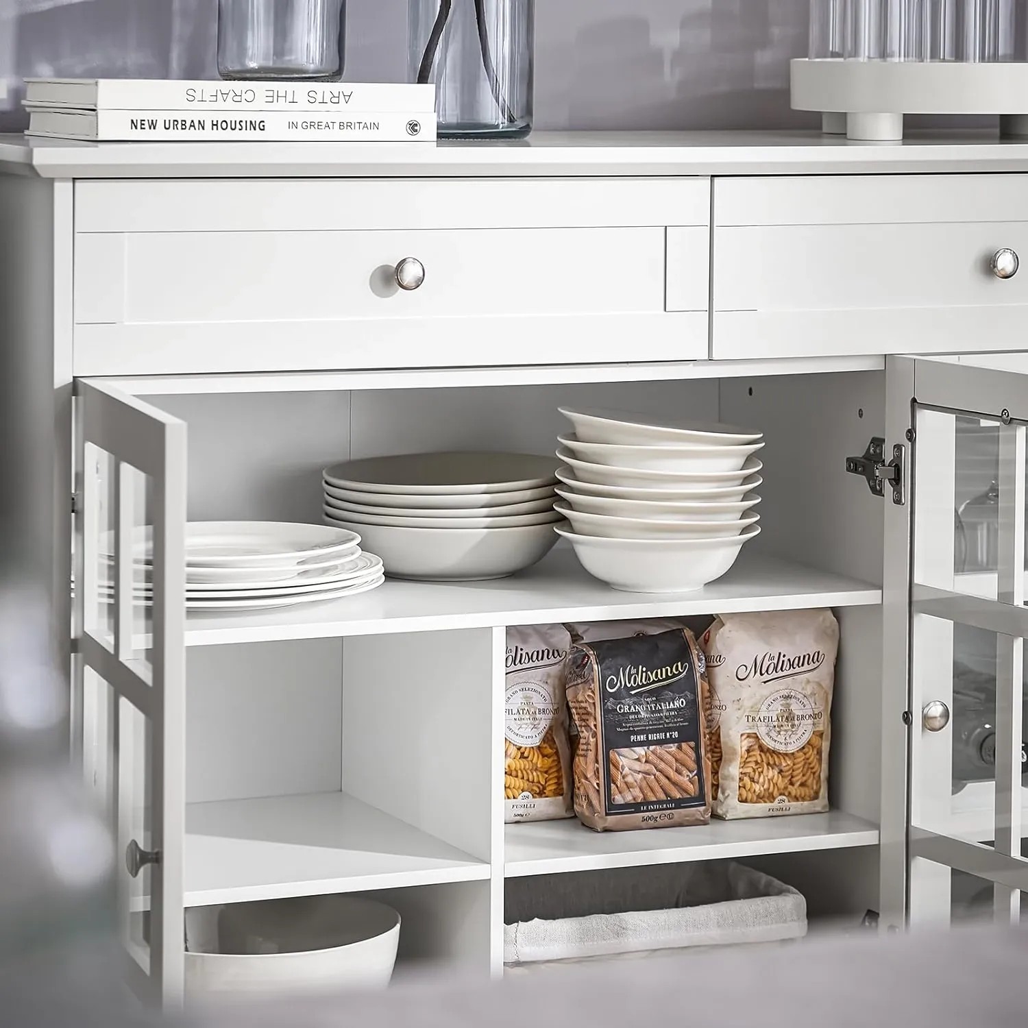 SoBuy Küchenschrank FSB77-W, weißes Sideboard mit Glastüren und Schubladen.