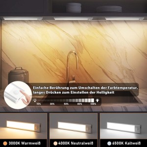 Silberne NETTLIFE LED Unterbauleuchte in Küche, zeigt 3 Lichtfarben (Warm-, Neutral-, Kaltweiß) und Dimmfunktion.