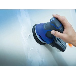 Schwingschleifer mit LUX Gitterleinen-Set Comfort beim Schleifen einer Wand.