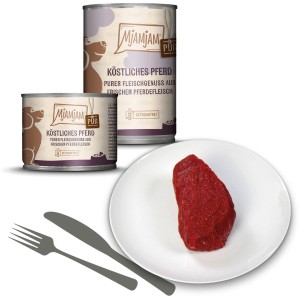 Mjamjam Hunde-Nassfutter Pferd, pur: Dose mit Fleischstück auf Teller. Getreidefrei.