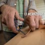 Gerber Multi-Tool Suspension Nxt mit 15 Werkzeugen im Einsatz beim Bearbeiten von Leder.
