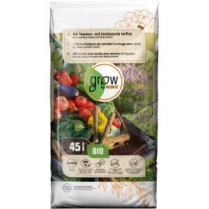 Sack GROW by OBI BIO Tomaten- und Gemüseerde, 45l, torffrei. Gemüse und Tomaten im Hintergrund.