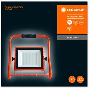 Ledvance LED-Arbeitsleuchte Worklight 30W mit Akku, tragbarer Baustrahler mit orangem Gestell.