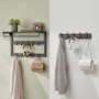 Songmics Wandgarderobe Barnet-old mit Ablage und 10 Haken in Schwarz, mit Jacken, Taschen und Kopfhörern.