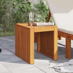 Brauner vidaXL Teakholz Beistelltisch 43x36x40 cm auf Terrasse. Robuster Massivholz Gartentisch.