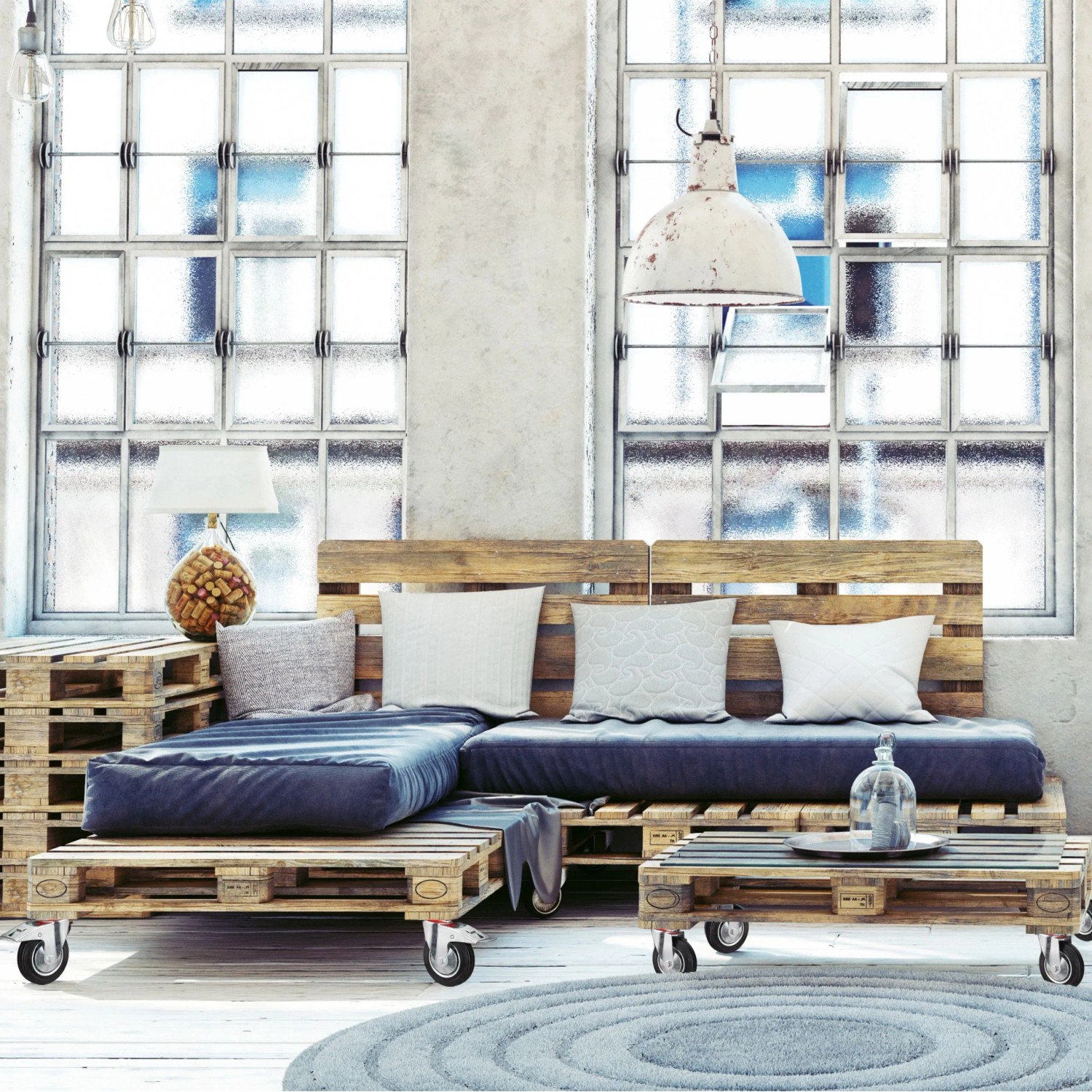 Schwarze Schwerlastrollen am Palettensofa und -tisch in modernem Wohnzimmer. 4er Set Lenkrollen mit Bremse für Möbel.