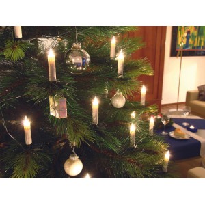 Konstsmide Lichterkette mit 40 klaren Kerzen in Wachsoptik am Weihnachtsbaum.