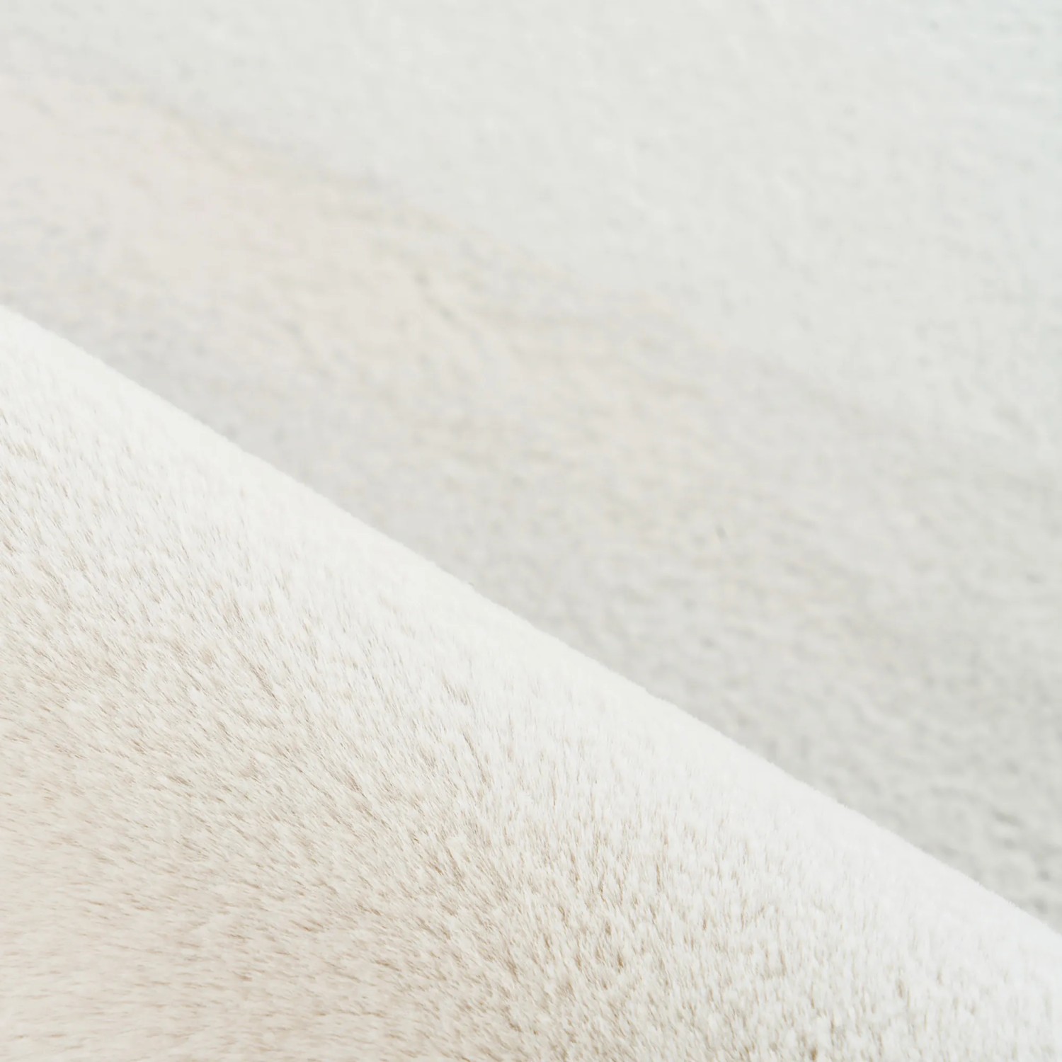 Detailaufnahme: Ayyildiz Kurzflorteppich Pouffy 5100 in Creme, runder Teppich.