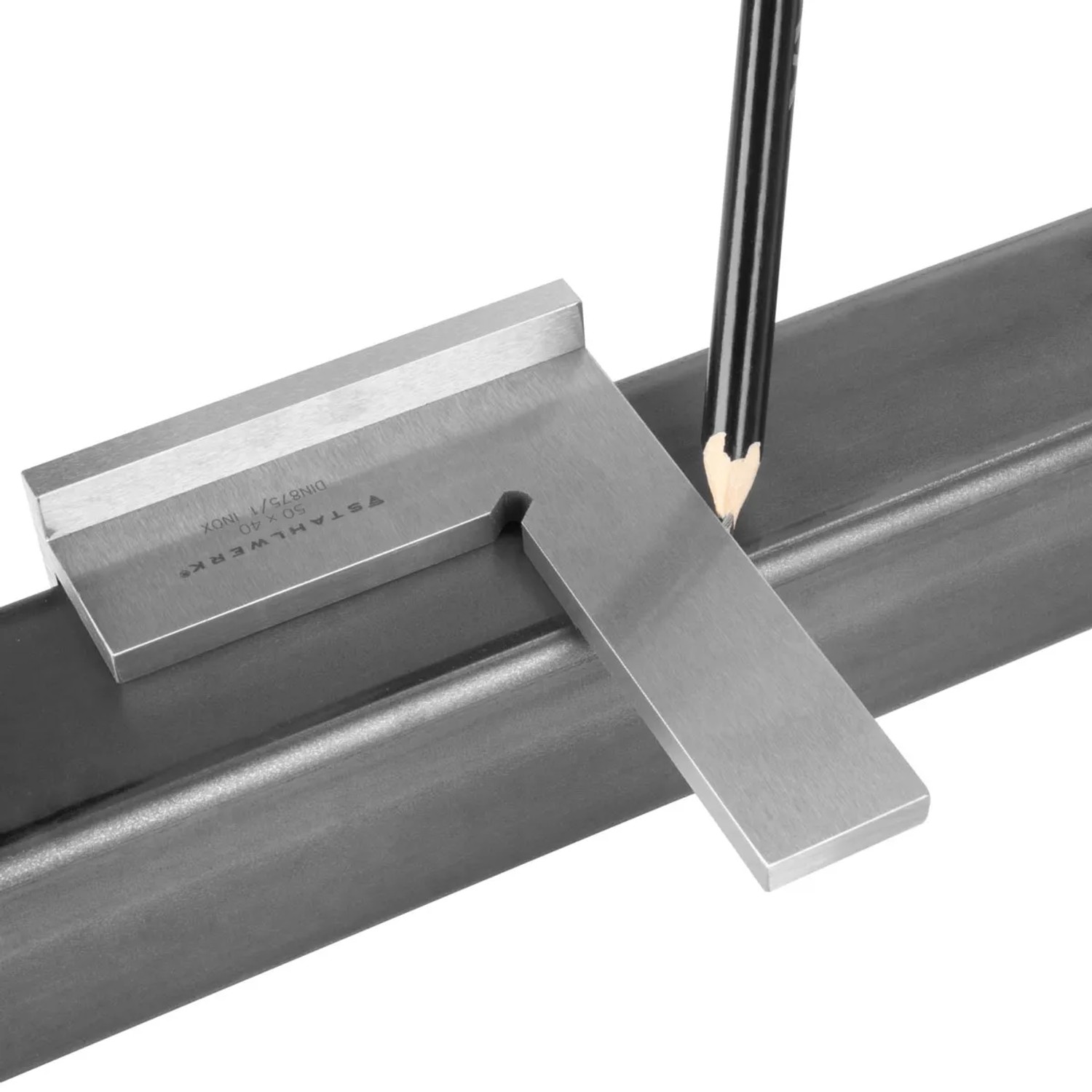 STAHLWERK Anschlagwinkel 90° aus Edelstahl mit Bleistift auf Metallprofil. Werkzeug-Set.