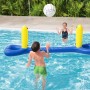 Bestway Volleyball-Set im Pool mit spielenden Kindern. Aufblasbares Wasserspielzeug für Sommer und Badespaß.