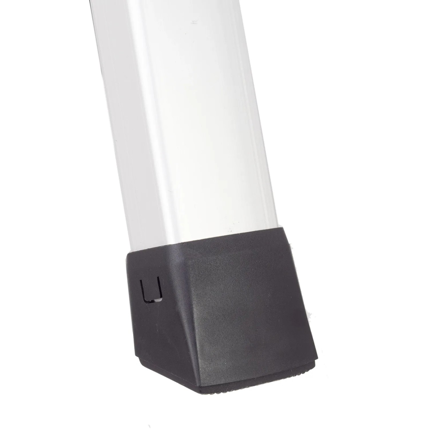 Detailaufnahme: Rutschfester Fuß der TRUTZHOLM Alu-Trittleiter für sicheren Stand.