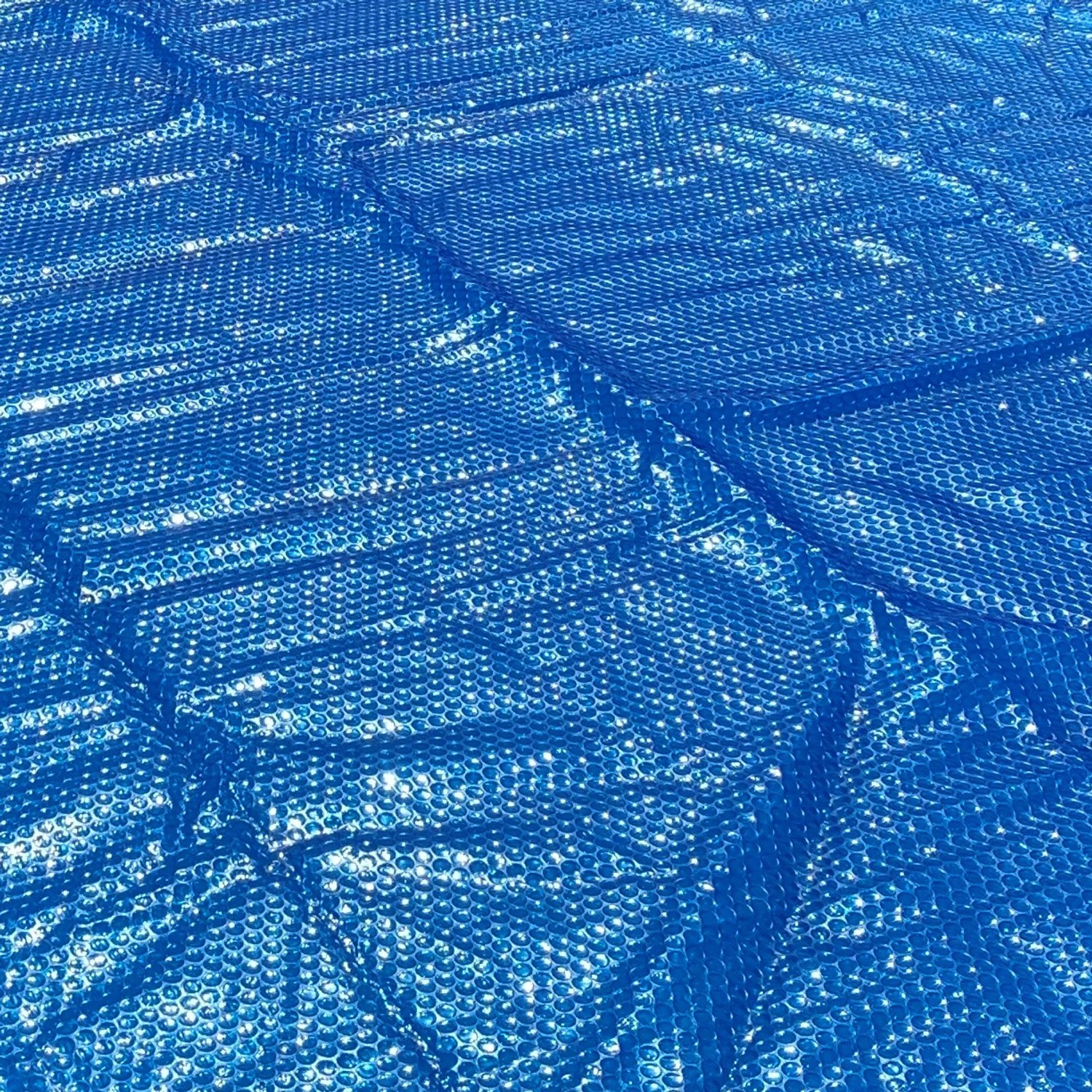 Blaue Summer Fun Pool Solarfolie für Rundpools (Ø 450-460 cm) mit Luftpolsterstruktur.