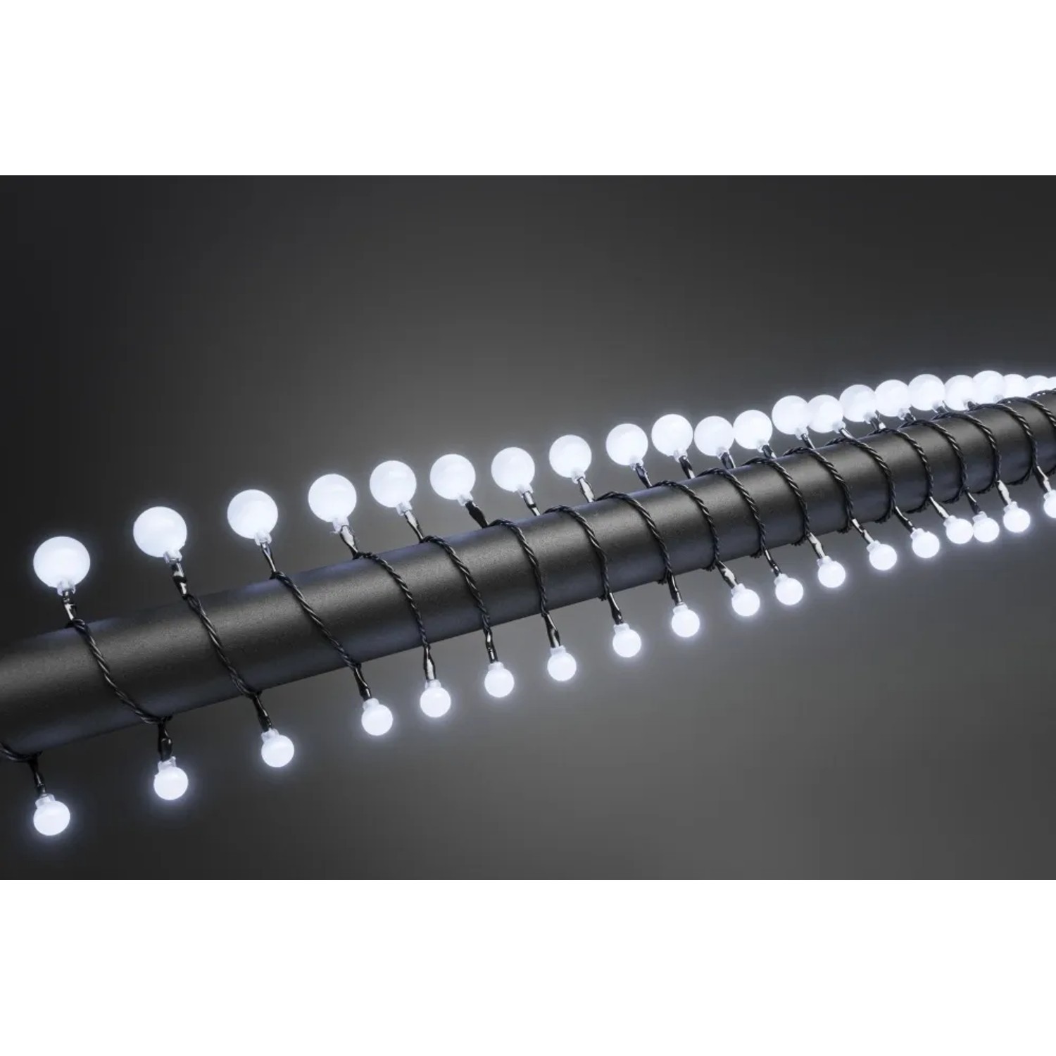 Konstsmide LED Globelichterkette mit 80 kaltweißen Kugeln für Innen & Außen.