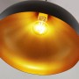 Moderne, schwarze Lindby Pendelleuchte Ritana aus Aluminium mit goldfarbener Innenseite.