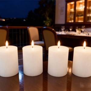 Relaxdays LED Kerzen 4er Set Echtwachs Weiß Flammenlos Flackernd 13 cm x 7,5 cm