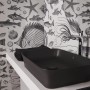 Ideal Standard CAir BlueStart Waschtischarmatur Chrom mit schwarzem Aufsatzwaschbecken.