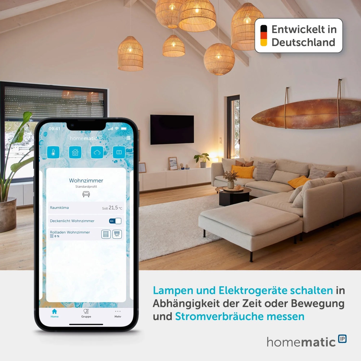 Smartphone mit Homematic IP App zur Steuerung von Lampen und Geräten im Wohnzimmer.