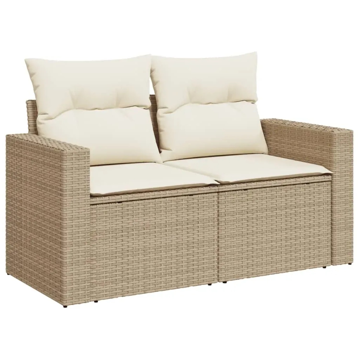 Beige 2-Sitzer Garten-Sofagarnitur aus Rattan mit cremefarbenen Kissen.