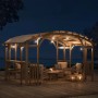 Graue Sunjoy Pergola Dajti aus Zedernholz (427x305cm) mit Beleuchtung und Sitzgruppe.