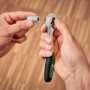 Bosch Steckschlüsselsatz mit Ratsche, 14-teilig, ¼ Zoll, wird von Hand bedient.