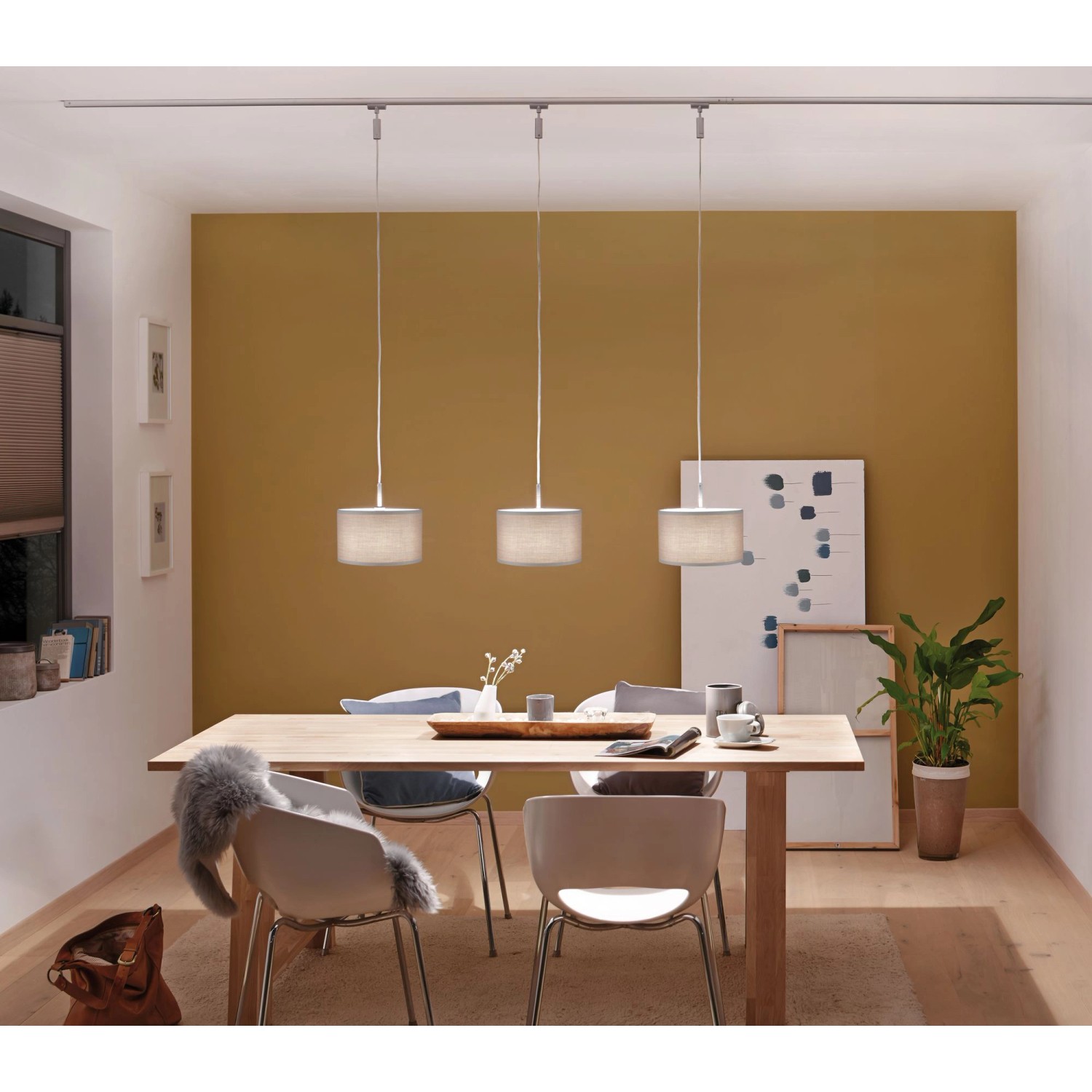 Paulmann URail Lampenschirm Tessa, hellgrau, an Schienensystem über Esstisch.