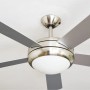 AIRERYDER Deckenventilator Ursa, Nickel gebürstet, mit silbernen Flügeln und Beleuchtung.
