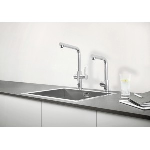 Grohe Mono Armatur Set Blue Professional Chrom mit zwei Armaturen an Spüle.