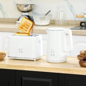 Weißes HOMCOM Wasserkocher-Toaster-Set aus Edelstahl und Kunststoff mit Toastscheiben.