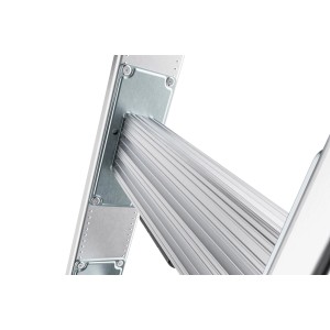 Detailansicht der Aluminium Hailo Mehrzweckleiter S110 Pro: Dreh-Stufen und robuste Bauweise.