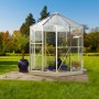 Weißes Vitavia Gewächshaus Hera 4500 (4,5 m²) im Garten mit Pflanzen.